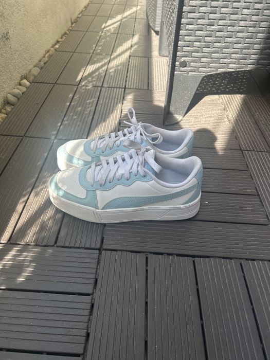 Tênis da puma azul e branco