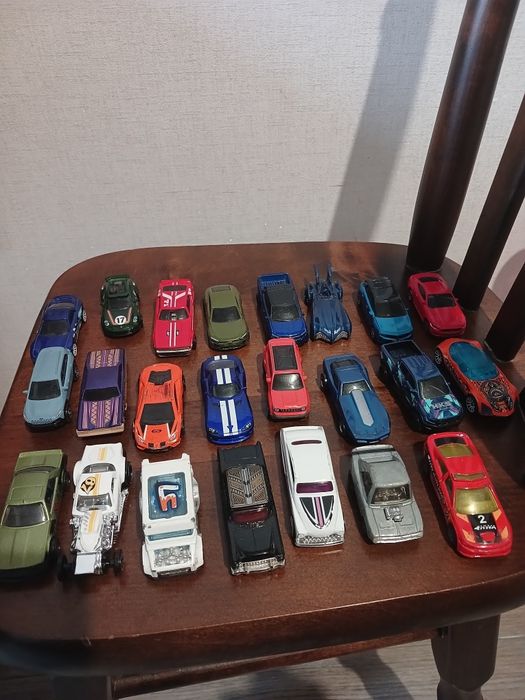 Продаю хотвилз машинки в хорошем состоянии