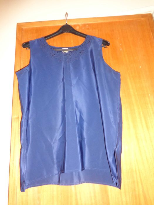 Top de cava azul escuro