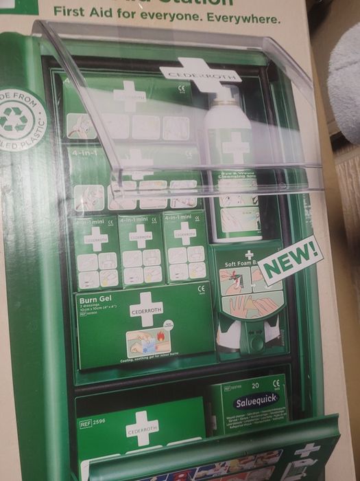 Аптечка  настенная