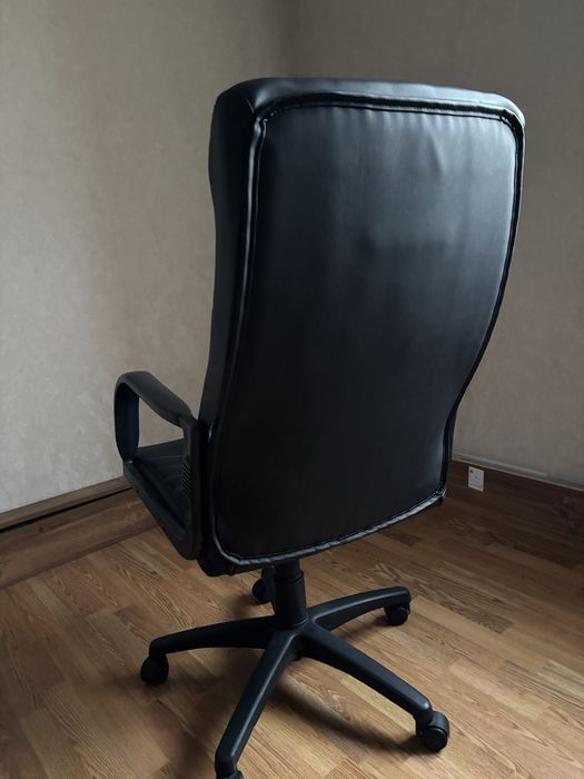 Продам крісло для роботи
