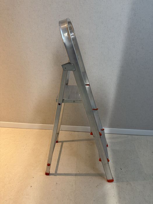 Escadote de Aluminio com 3 degraus