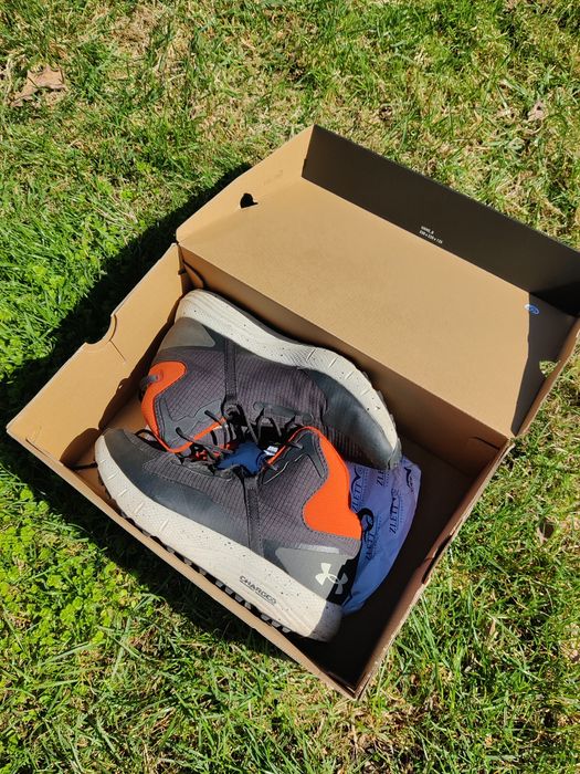 Трекінгові кросівки Under Armour