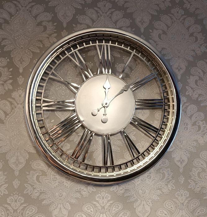 Piękny zegar ścienny glamour
