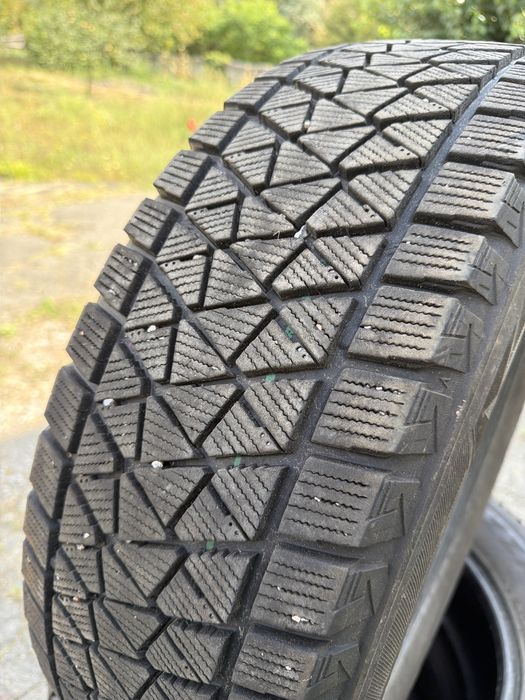 Зимова гума 225/65/17R. 225/65/17r.225.65.17r.зимняя резина bridgestone 225/65/17r.