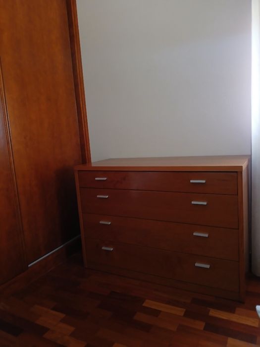 Conjunto Cómoda + Secretária – 250€ (MADEIRA MACIÇA)