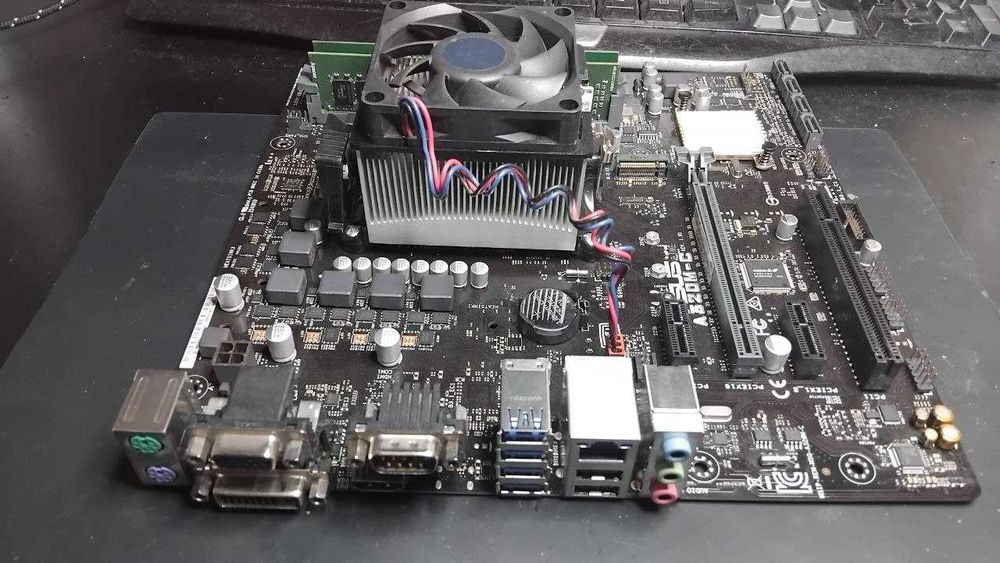 Дешевий комплект Amd AM4 сокет A320 4 ядра Radeon7 M2 8-16Gb Ram Кулер