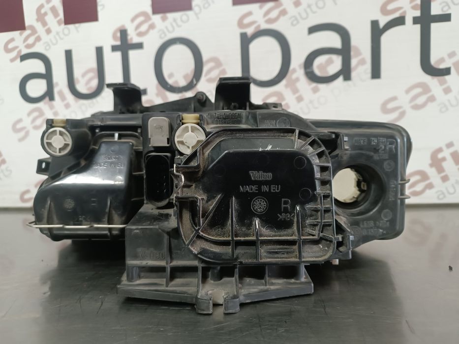 Ótica / Farol Direito AUDI A4 B6 - 8E0941004F