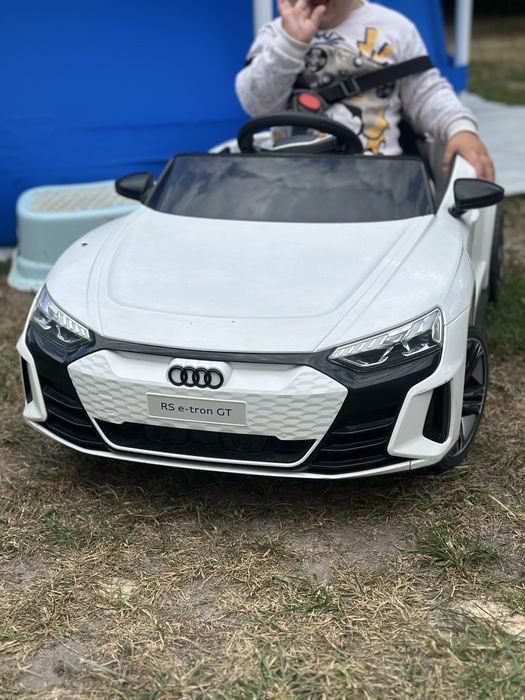 Дитяча машина Audi RS e-tron GT