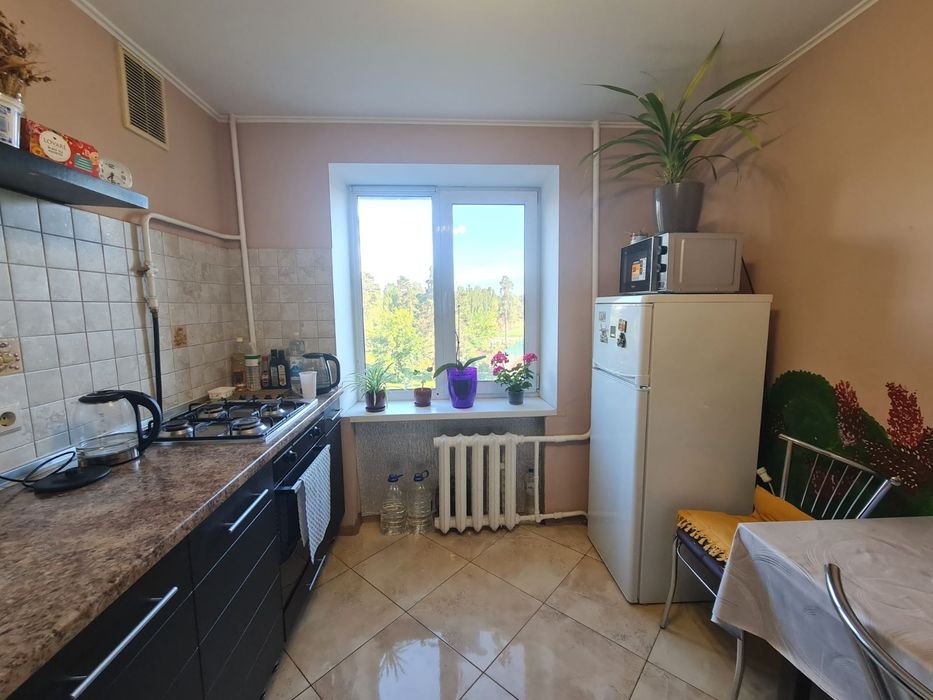 Продаж 1 кімнатой квартири Харківський масив вул Тростянецька 97 Нова Дарниця Держ програми метро Вирлиця