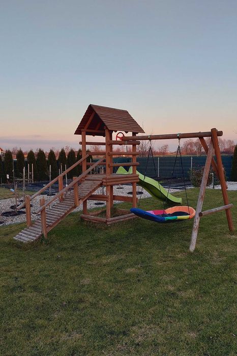 Domek dla dzieci, huśtawka, zjeżdżalnia