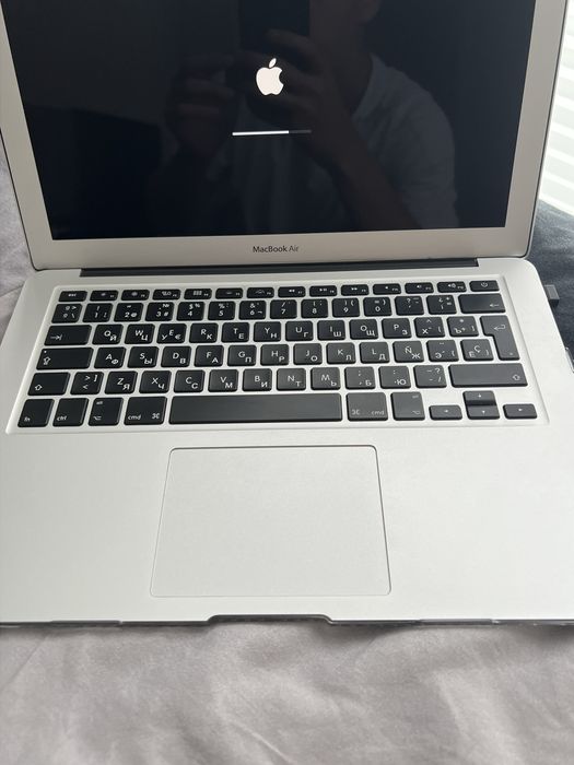 Macbook air.