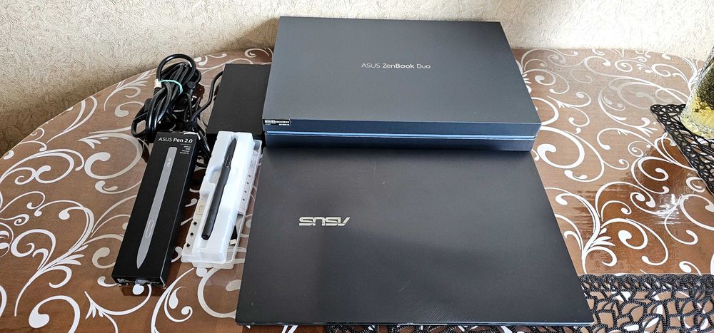 Продам ноутбук ASUS Zenbook Pro Duo (UX582ZM)