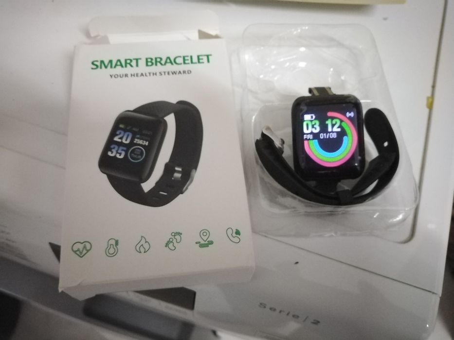 Smartwatch, brand new in the original box!64284455984514121