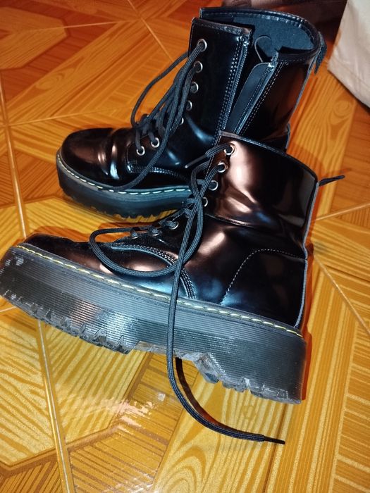 Bota estilo militar