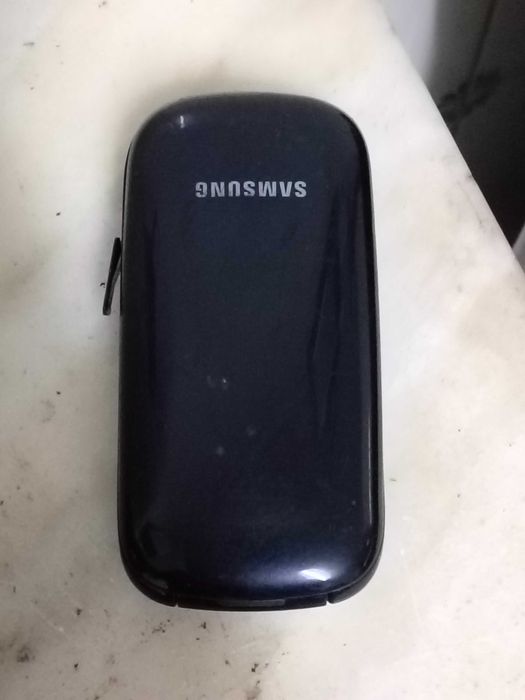 3 telemóveis antigos a funcionar