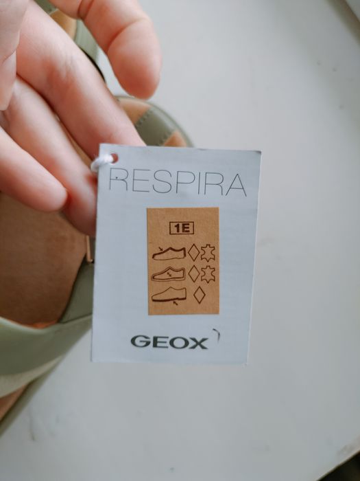 Босоніжки натуральні Geox 37р