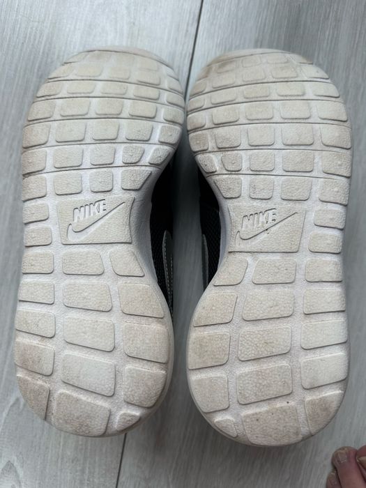 Кросівки підліткові жіночі Nike Roshe run  599728-021