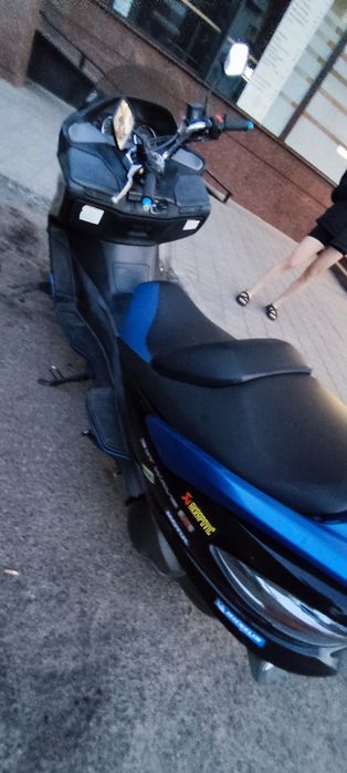 Макси скутер Сузуки 250