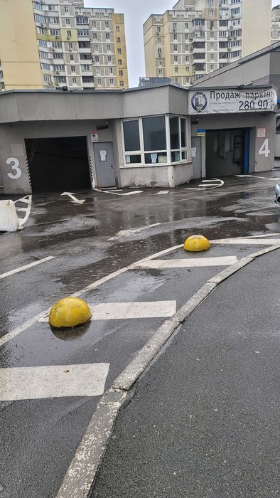 Продаж паркомісця в паркінгу в м. Київ, вул. Срібнокільська, 1.