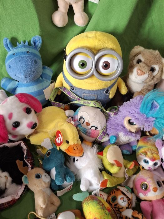 Peluches, cão com trela e gato. Todos 10€