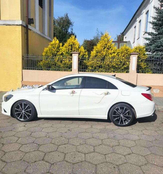 Auto do ślubu Mercedes CLA, biały mercedes, wynajem na wesele, na ślub