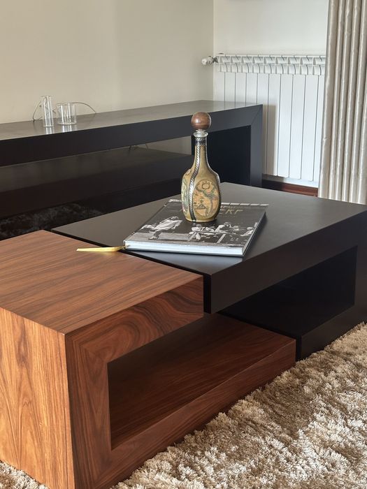 Mesa de centro moderna em excelente estado – 125 × 60 cm