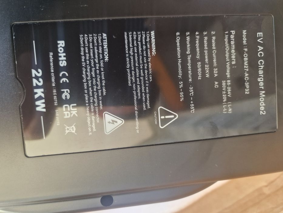 carregador de veículos elétricos portátil EV AC Charger Mode 2 com potência máxima de 22 kW.