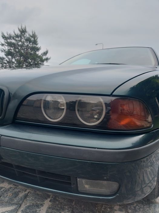 BMW 5-series e39 528i