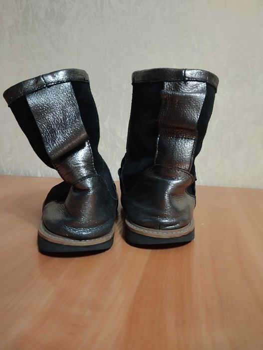 Черевики жіночі зимові 36 розмір, довжина устілки 22 см.