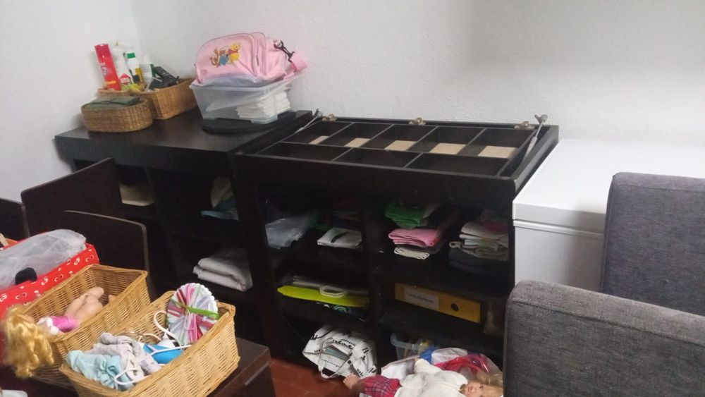 Mesa 6 cadeiras e aparador