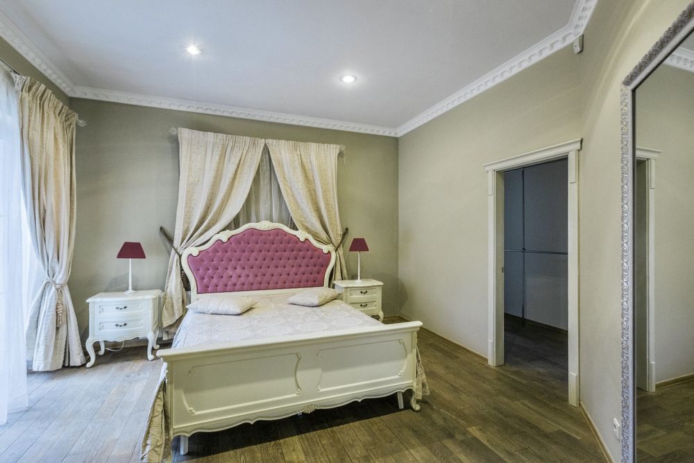 Будинок з басейном Білогородка