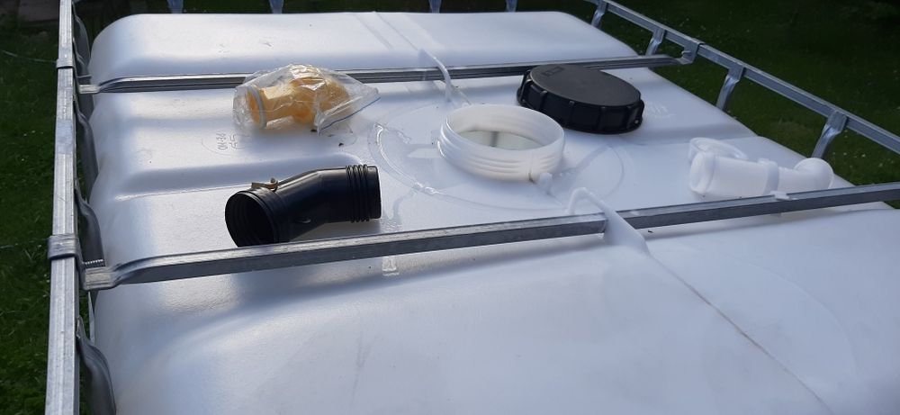 Zbiornik na wode,mauzer 1000 litrow.