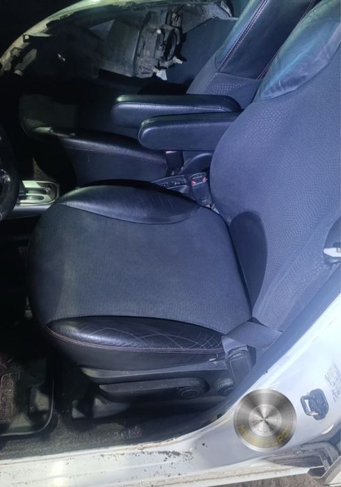 Переднее водительское сиденье для Nissan Note E11 2009г.