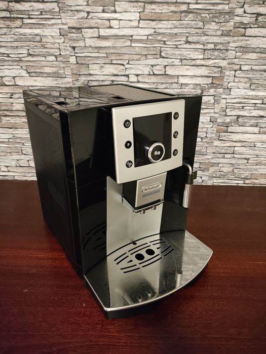 Кавомашина в Кожен Дім ® Delonghi Perfekta ESAM 5400