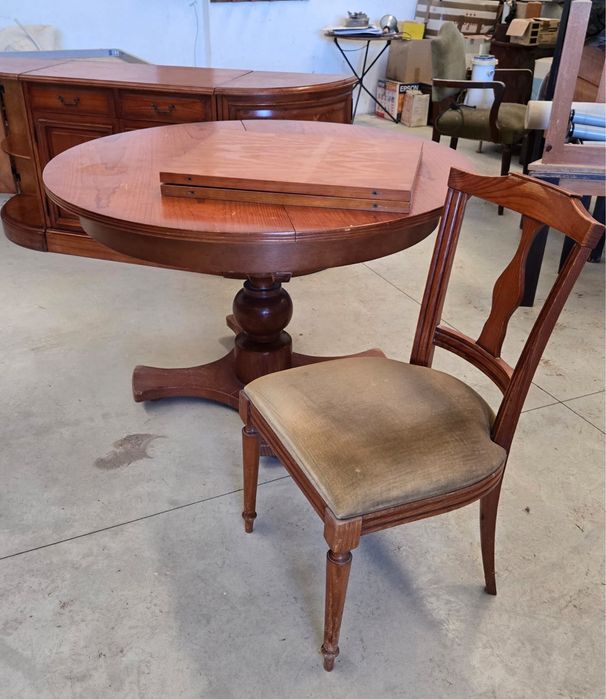 Mesa de jantar extensível + 4 cadeiras + aparador em madeira maciça