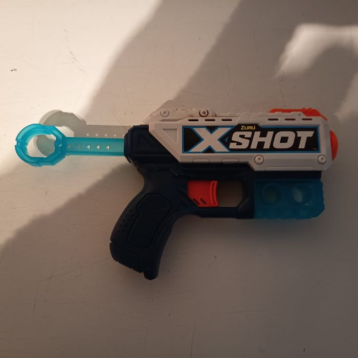 Nerf pistola de brincar
De acordo com as imagens