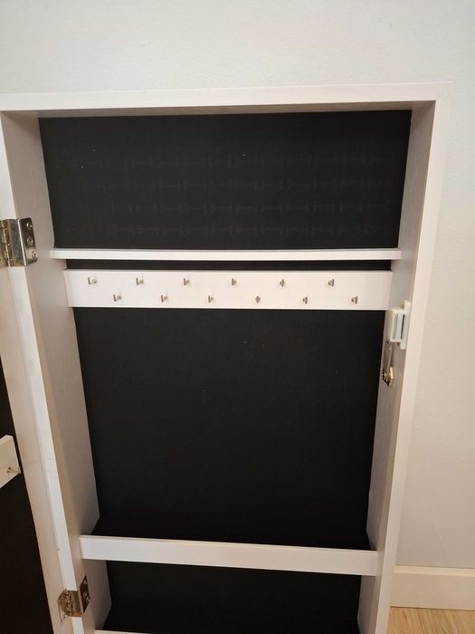 Szafka na biżuterię z lustrem ,wisząca,biała