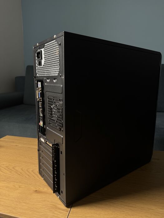 Komputer Gamingowy i5/8GB/RX/SSD/WIN10