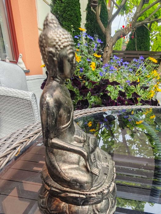 Budda w pozie Medicine pose Antyczna pocz XX w statuetka  bialy metal