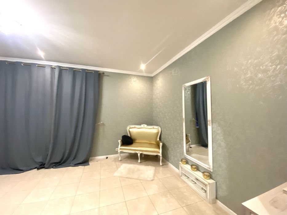 Будинок з частковим ремонтом