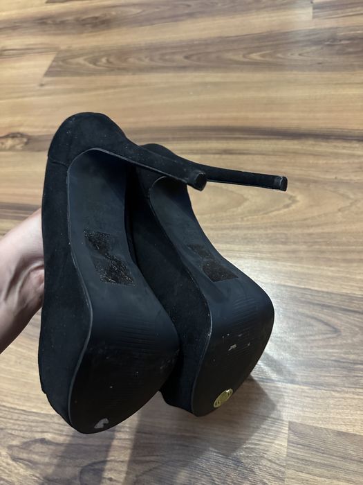 Czarne szpilki w rozmiarze 40 platforma