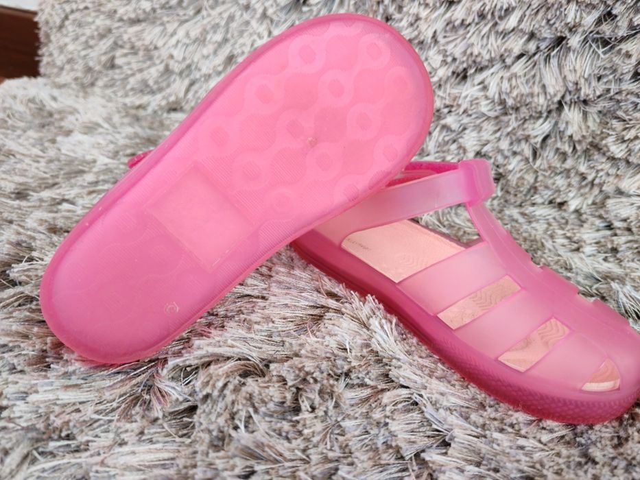 Sandálias de menina cor de rosa