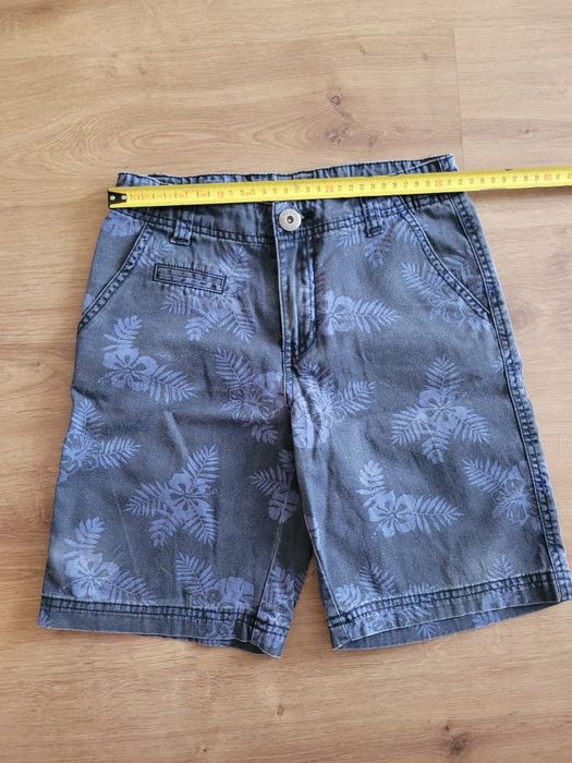Krótkie spodenki r.140
