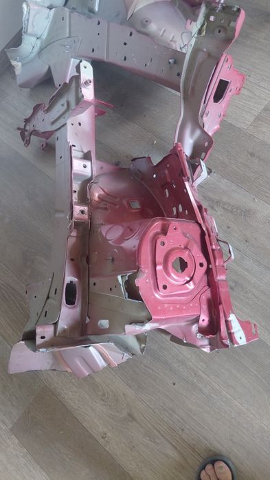 Лонжерони peugeot e 2008 22року