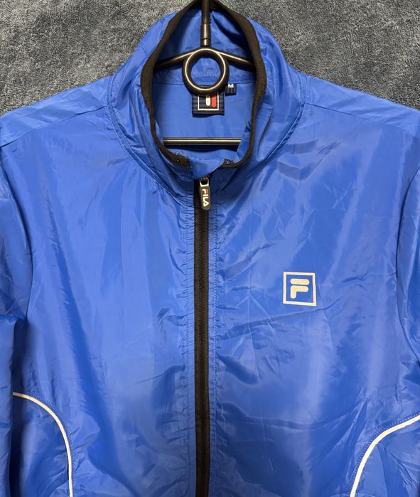 Дуже легка вітровка FILA нова оригінал М-ка