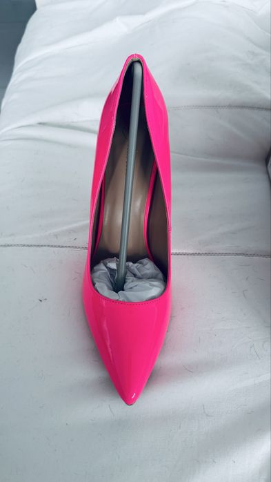 Sapato de salto fino