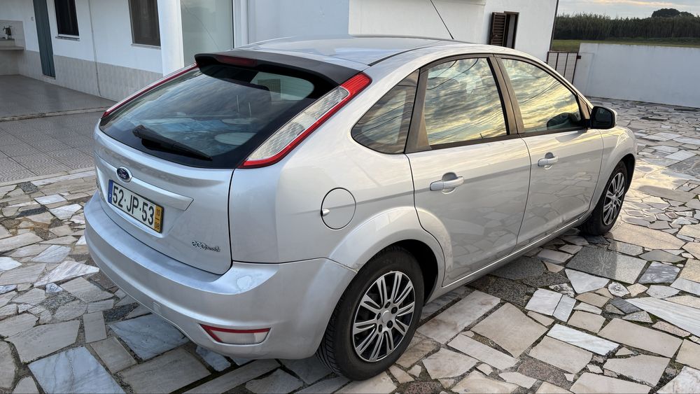 Ford Focus 2010 cinzento