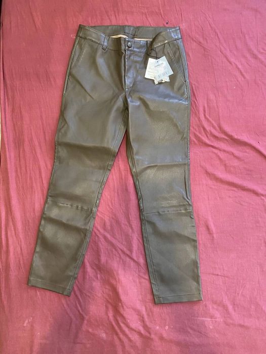 Продам женские кожанные штаны DEPECHE