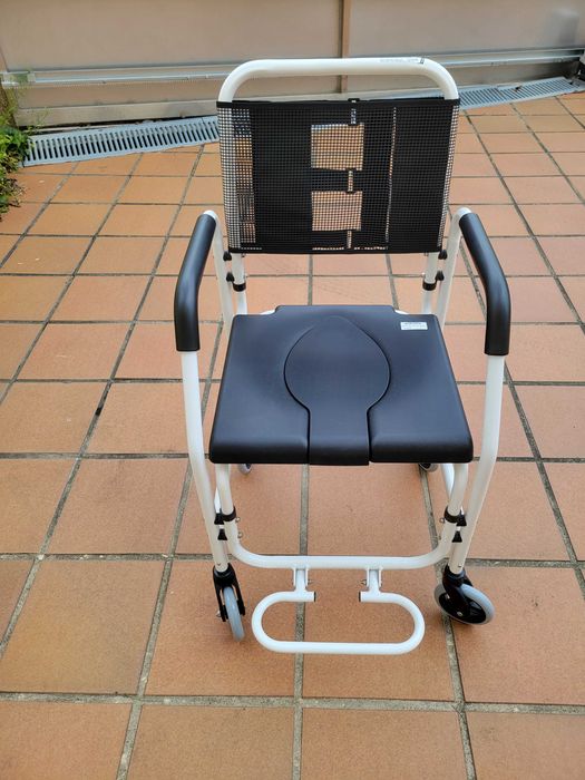 Cadeira de Rodas Invacare Alumínio c/Balde - Nova (Nunca Usada)